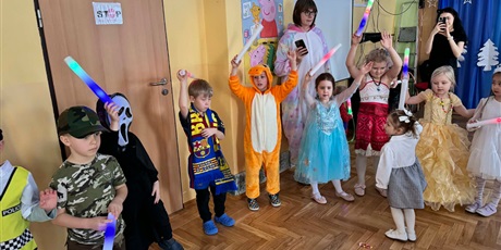 Powiększ grafikę: bal-karnawalowy-foto-edycja-669476.jpg