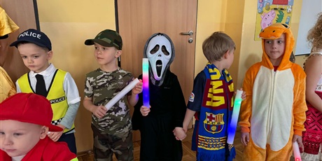 Powiększ grafikę: bal-karnawalowy-foto-edycja-669480.jpg