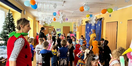 Powiększ grafikę: bal-karnawalowy-foto-edycja-669481.jpg