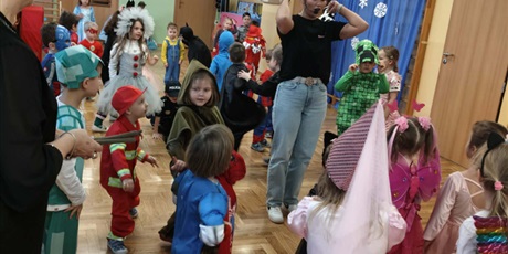 Powiększ grafikę: bal-karnawalowy-foto-edycja-669488.jpg