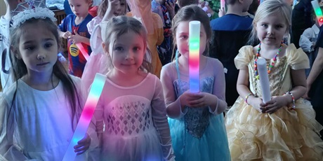 Powiększ grafikę: bal-karnawalowy-foto-edycja-669492.jpg