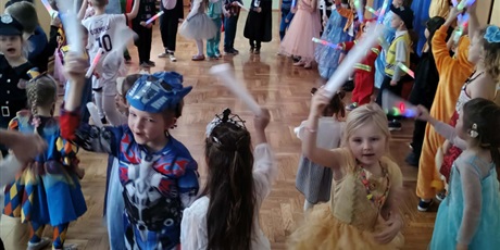 Powiększ grafikę: bal-karnawalowy-foto-edycja-669493.jpg