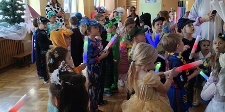 Powiększ grafikę: bal-karnawalowy-foto-edycja-669494.jpg