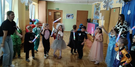 Powiększ grafikę: bal-karnawalowy-foto-edycja-669498.jpg