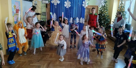 Powiększ grafikę: bal-karnawalowy-foto-edycja-669499.jpg