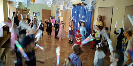 Powiększ grafikę: bal-karnawalowy-foto-edycja-669501.jpg