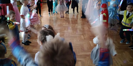 Powiększ grafikę: bal-karnawalowy-foto-edycja-669502.jpg