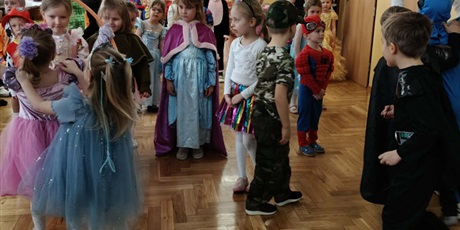 Powiększ grafikę: bal-karnawalowy-foto-edycja-669503.jpg