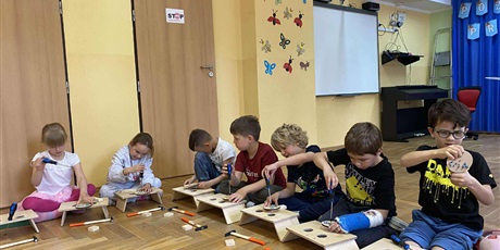 Powiększ grafikę: Grupa Mrówek przy pracy