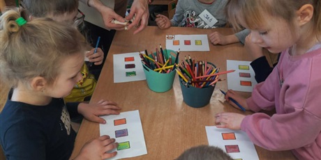 Powiększ grafikę: codzienne-zycie-pszczolek-678769.jpg