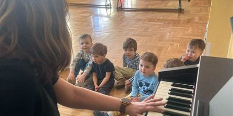 Powiększ grafikę: dzien-spiocha-680156.jpg