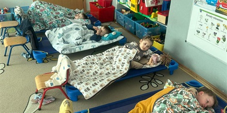 Powiększ grafikę: dzien-spiocha-680160.jpg