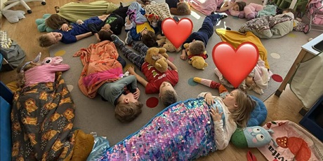 Powiększ grafikę: dzien-spiocha-680162.jpg