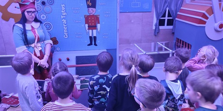 Powiększ grafikę: fabryka-elfow-666683.jpg