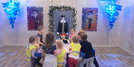 Powiększ grafikę: fabryka-elfow-666696.jpg