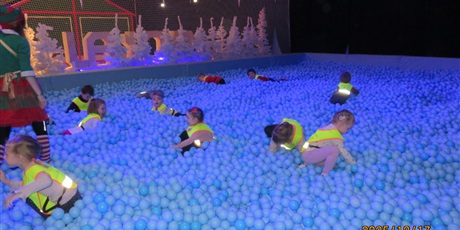 Powiększ grafikę: fabryka-elfow-666710.jpg