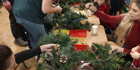 Powiększ grafikę: jaselka-i-swiateczne-spotkania-666725.jpg