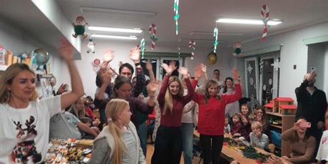 Powiększ grafikę: jaselka-i-swiateczne-spotkania-666731.jpg