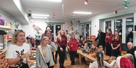 Powiększ grafikę: jaselka-i-swiateczne-spotkania-666732.jpg