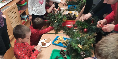 Powiększ grafikę: jaselka-i-swiateczne-spotkania-666735.jpg