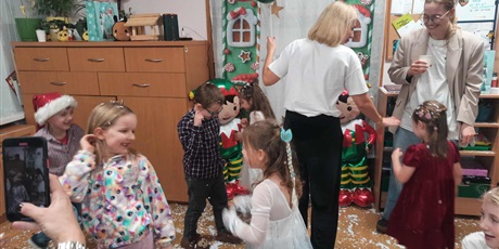 Powiększ grafikę: jaselka-i-swiateczne-spotkania-666736.jpg