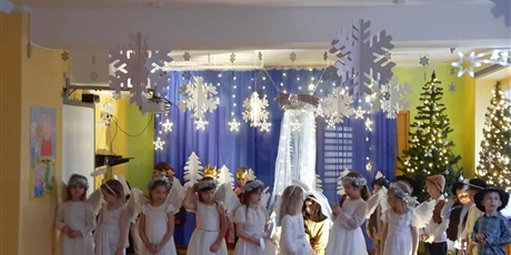 Powiększ grafikę: jaselka-i-swiateczne-spotkania-666750.jpg