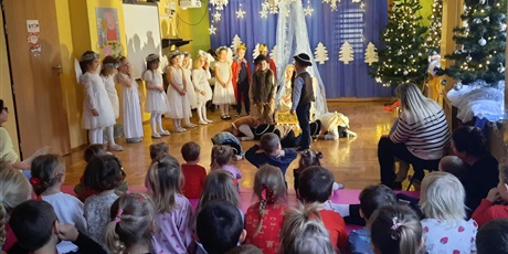 Powiększ grafikę: jaselka-i-swiateczne-spotkania-666752.jpg