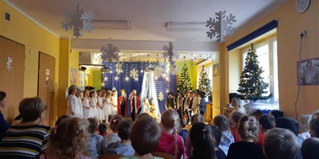 Powiększ grafikę: jaselka-i-swiateczne-spotkania-666753.jpg