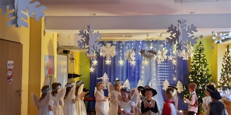 Powiększ grafikę: jaselka-i-swiateczne-spotkania-666758.jpg