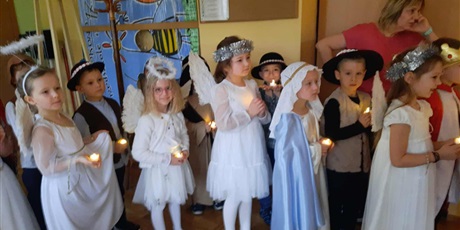 Powiększ grafikę: jaselka-i-swiateczne-spotkania-666759.jpg