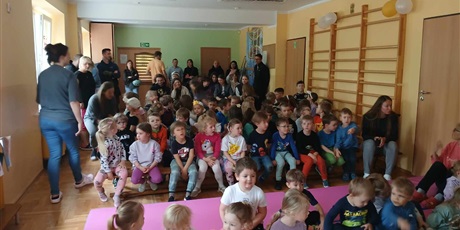 Powiększ grafikę: Przerwa w występach