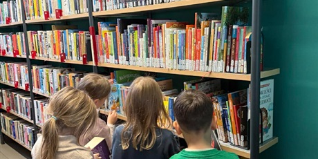 Powiększ grafikę: motylki-w-bibliotece-na-strzyzy-681131.jpg