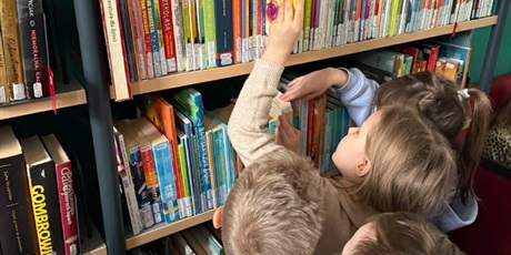 Powiększ grafikę: motylki-w-bibliotece-na-strzyzy-681134.jpg