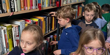 Powiększ grafikę: motylki-w-bibliotece-na-strzyzy-681135.jpg