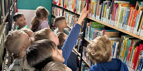 Powiększ grafikę: motylki-w-bibliotece-na-strzyzy-681137.jpg