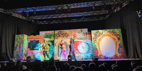 Powiększ grafikę: w-teatrze-615154.jpg