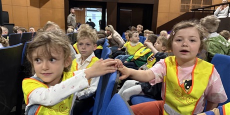 Powiększ grafikę: w-teatrze-615157.jpg